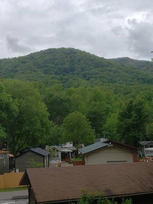 J.Creek Retreat, Creekside Townhouse +1 Car Garage Villa Maggie Valley Bagian luar foto