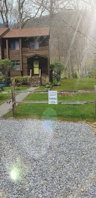 J.Creek Retreat, Creekside Townhouse +1 Car Garage Villa Maggie Valley Bagian luar foto