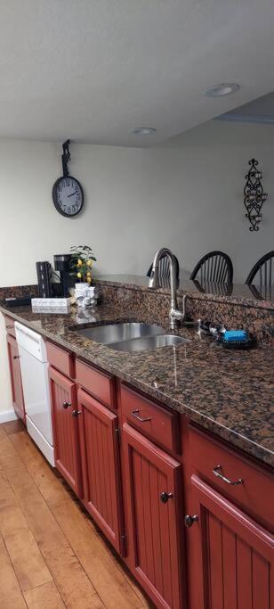 J.Creek Retreat, Creekside Townhouse +1 Car Garage Villa Maggie Valley Bagian luar foto
